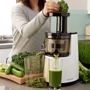 HOBNOBMAG A easy to Clean Juicer That’s Party-Perfect