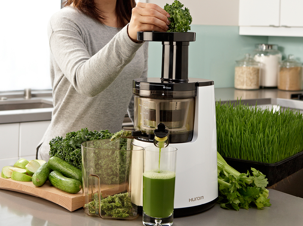 HOBNOBMAG A easy to Clean Juicer That’s Party-Perfect
