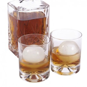 A Round Ice Cube Maker to Keep Drinks Cold Without Diluting