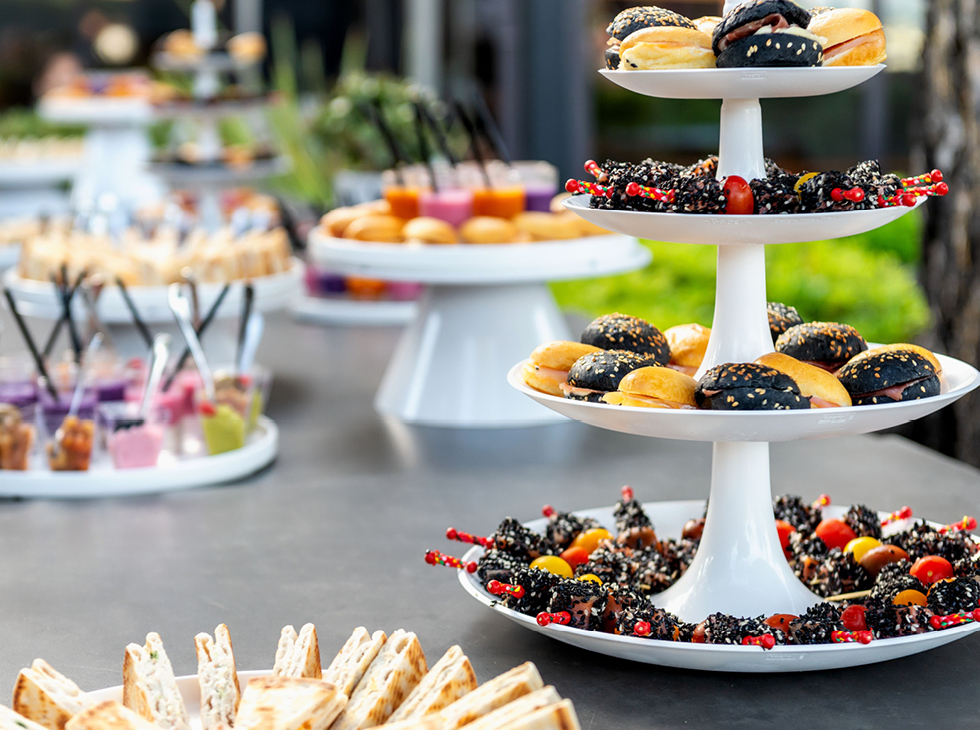 hobnobmag Tips for Setting Up a Buffet